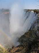 Viktoriny vodopády. Jsou to největší vodopády v Africe.