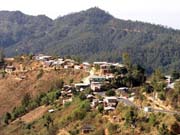 Indiánská vesnice vysoko v horách.