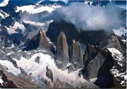 Torres del Paine - letecký pohled. (foto: prodejná pohlednice)