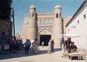  Chiva – východní brána starého města .