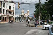 Město La Ceiba na břehu Karibského moře.