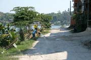 Město Flores v jezeře Petén Itzá.