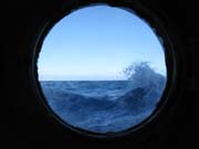 Drakev prliv je nenronjm sekem pi cesty do Antarktidy. Vtr o vysokch rychlostech a vysok vlny jsou zde velmi ast.