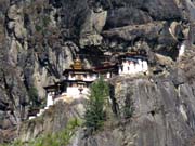 Buddhistický klášter Taktshang Goemba (Tygří hnízdo - Tiger's nest).
