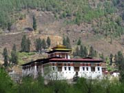 Buddhistické kláštery v okolí města Paro (údolí Paro).
