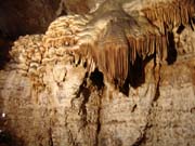 Vápenec je typickým místem jeskyní.