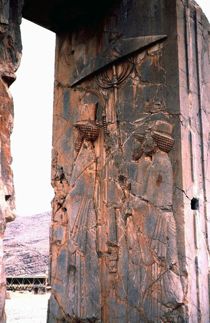 Persepolis - reliéf kráčejícího krále.