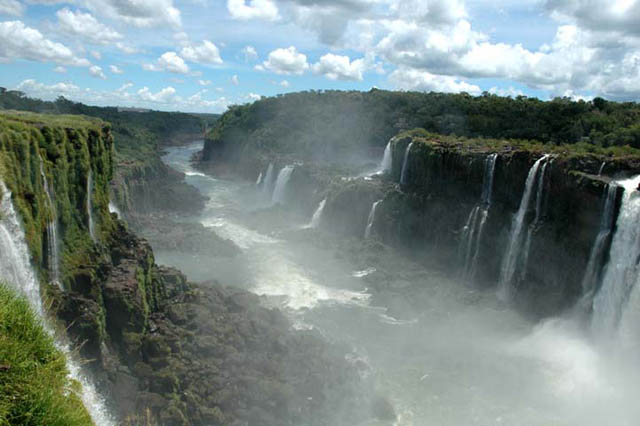 Iguazú pod Garganta del Diablo. (foto: Zbyněk Straník)