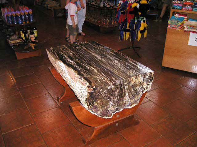 Iguazú - stolek z araukaritu.