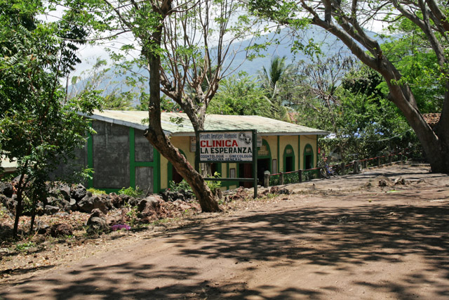 nemocnice v Santo Domingo, ostrov Omotepe.