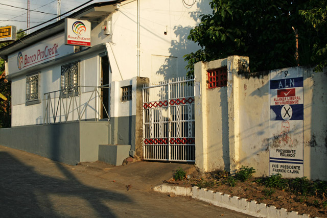 ulice ve mst Moyogalpa, ostrov Omotepe.