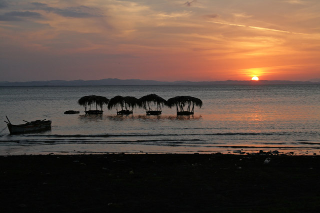 zpad Slunce z msta Moyogalpa, jezero Nicaragua.