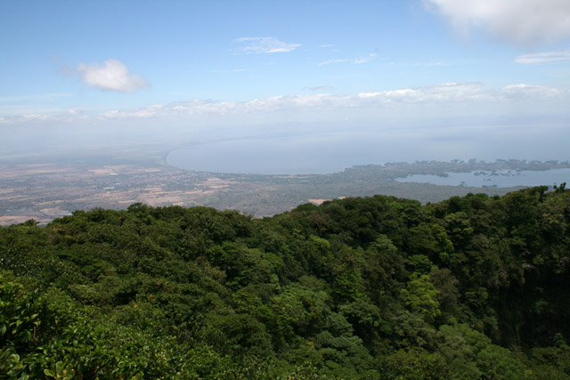 vhled z vulknu Mombacho na msto Granada a jezero Nicaragua.