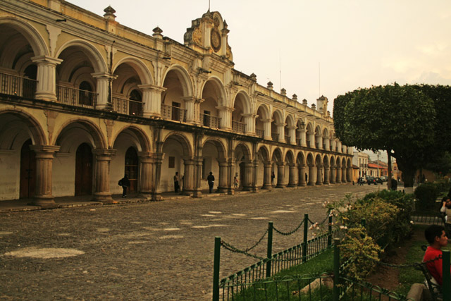 Město Antigua Guatemala, bývalý vládní palác.