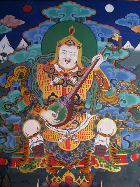 Buddhistické kláštery jsou velmi zdobené a malované. Buddhistický klášter Taktshang Goemba (Tygří hnízdo - Tiger's nest).