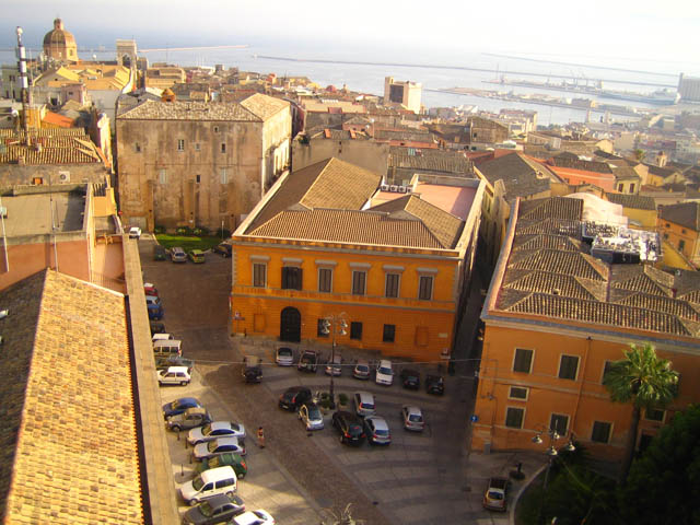 Hlavn msto Sardinie Cagliari.