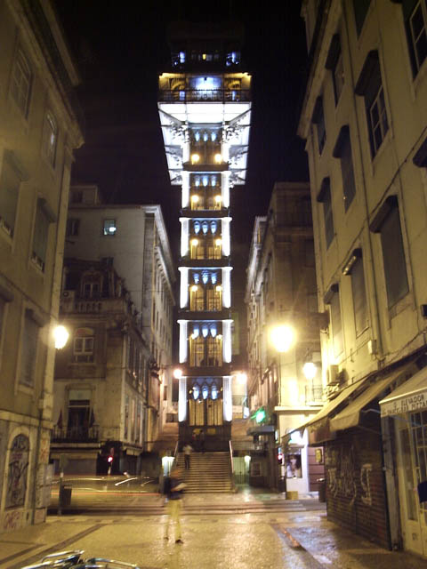 Momentka z Portugalska - večerní Lisabon.