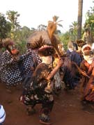 Tanc Juju na mstn oslav ve vesnici Babungo.