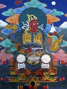 Buddhistick kltery jsou velmi zdoben a malovan. Buddhistick klter Taktshang Goemba (Tyg hnzdo - Tiger's nest).