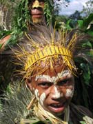 Goroka festival je pestrou přehlídkou mnoha etnik. Pestrost je neuvěřitelná.